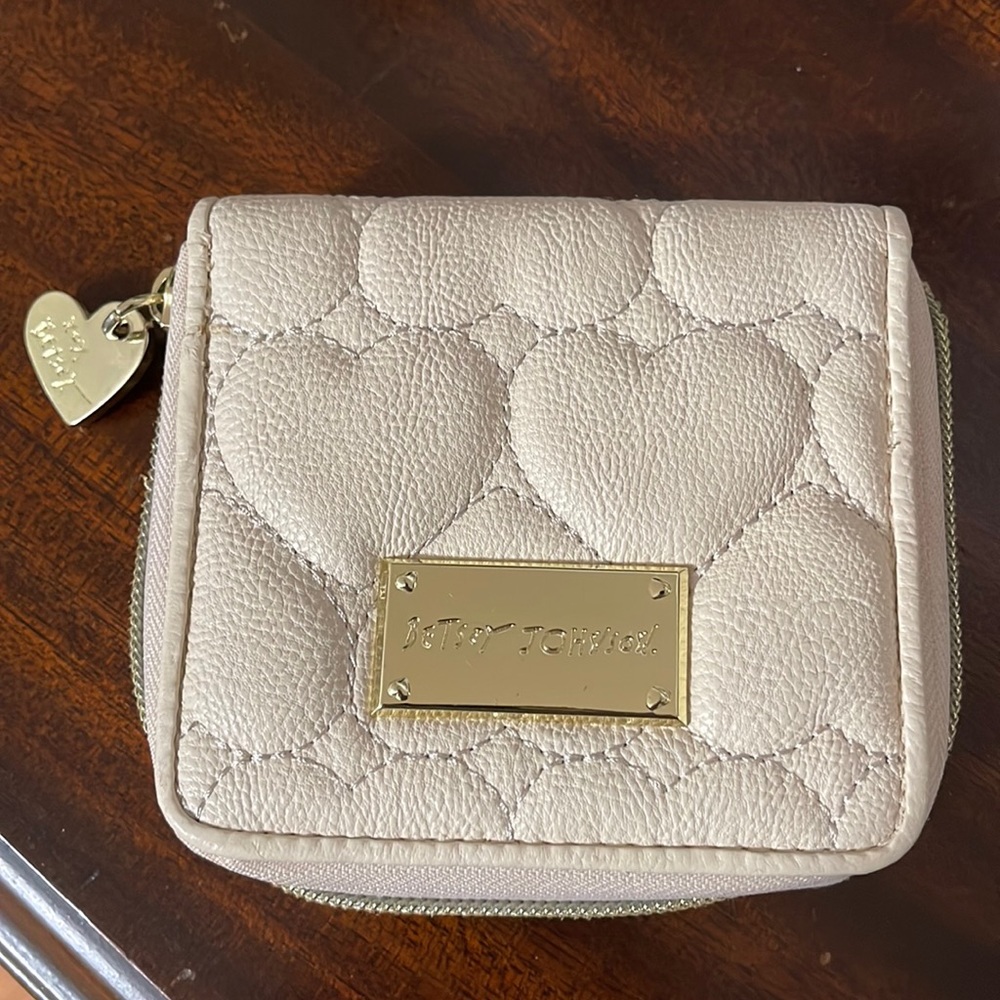 Betsy Johnson heart Wallet
